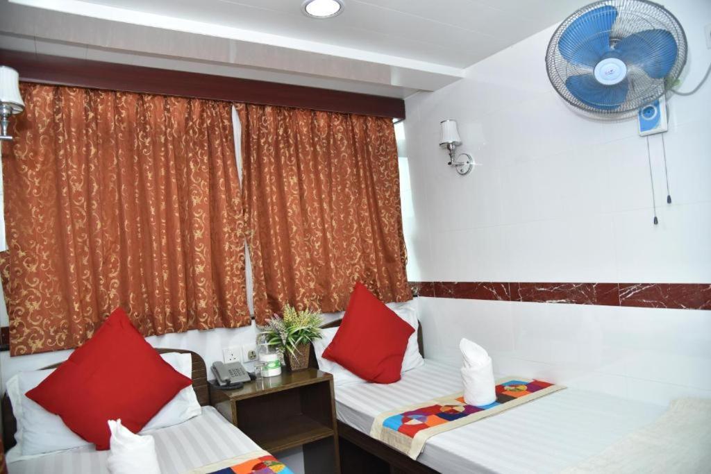 Rhine Guest House Hongkong Exteriör bild